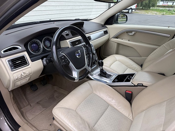 Volvo V70 6 of 12