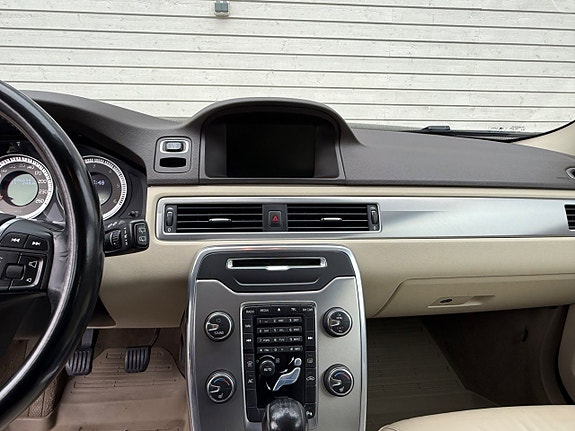 Volvo V70 9 of 12