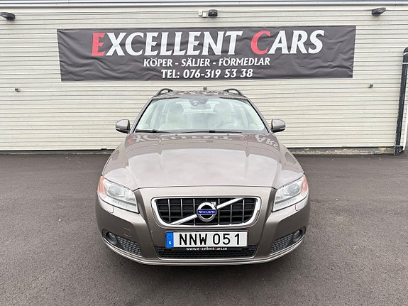 Volvo V70 2 of 12