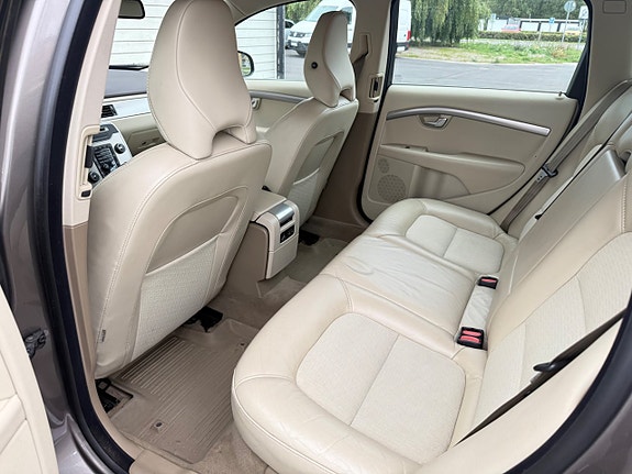 Volvo V70 10 of 12