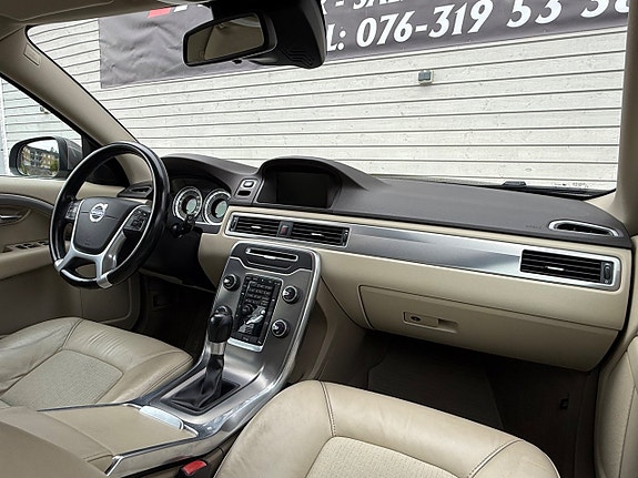 Volvo V70 12 of 12
