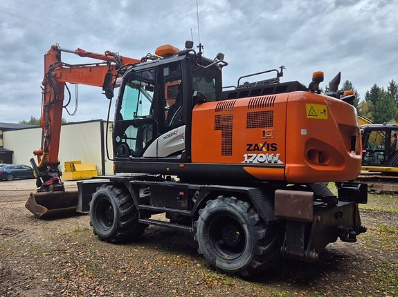 Hitachi ZX170W-6 7 of 14