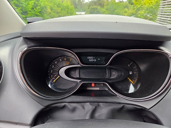 Renault Captur 11 of 16