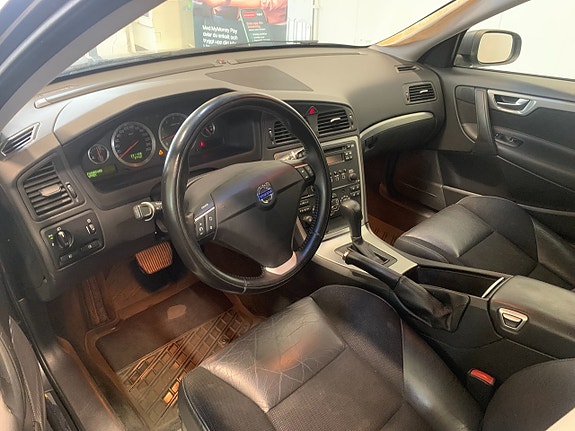 Volvo V70 4 of 16