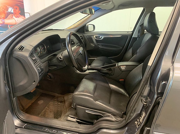 Volvo V70 3 of 16