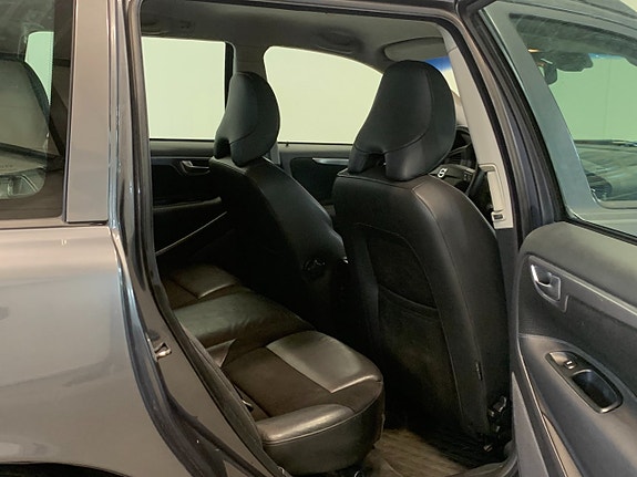 Volvo V70 12 of 16
