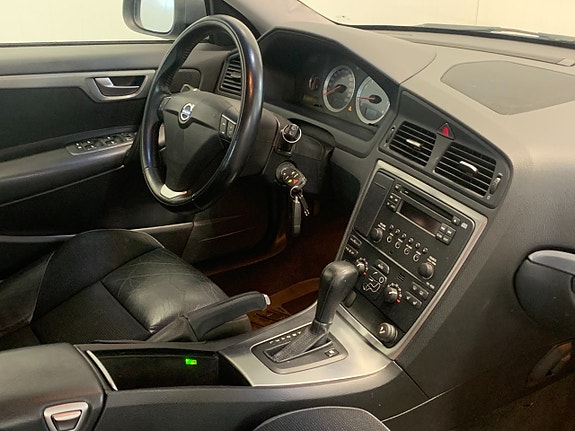 Volvo V70 10 of 16