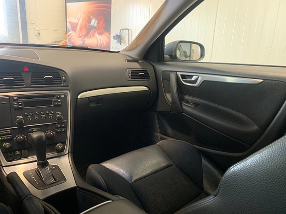 Volvo V70 7 of 16
