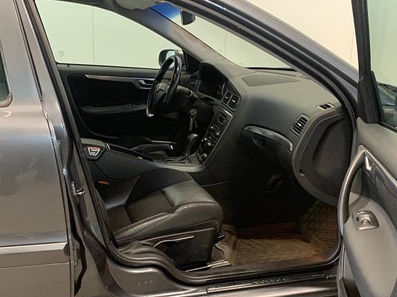 Volvo V70 11 of 16