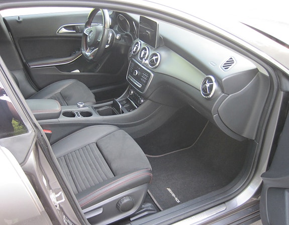 Mercedes-Benz CLA200 d 5 of 7