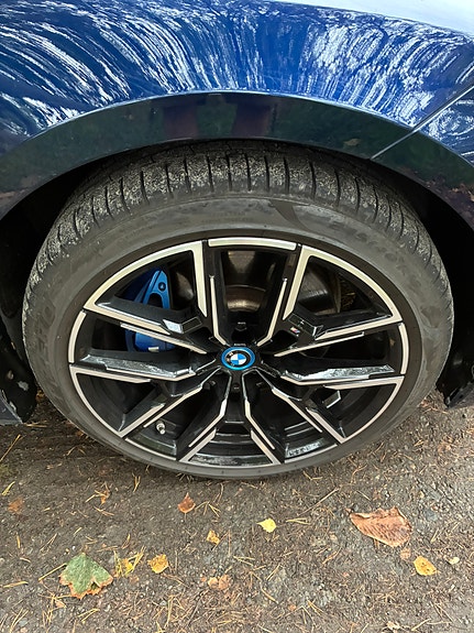 BMW i4 8 of 15