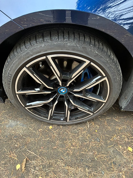 BMW i4 9 of 15