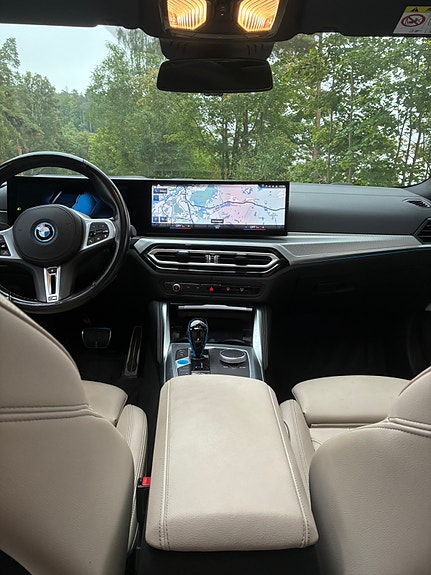 BMW i4 13 of 15