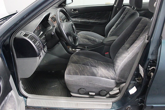 Mitsubishi Galant 8 of 19