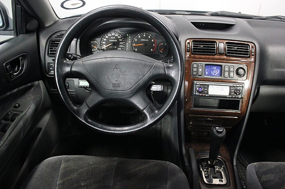 Mitsubishi Galant 13 of 19