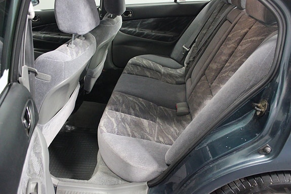 Mitsubishi Galant 10 of 19