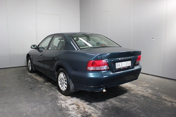 Mitsubishi Galant 3 of 19