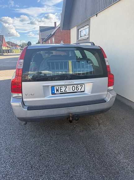 Volvo V70 3 of 4