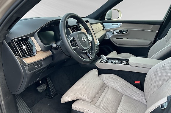 Volvo XC90 8 of 14