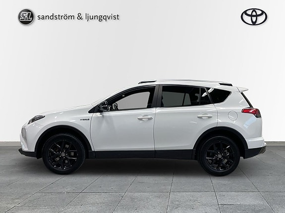 Toyota RAV4 4 of 11