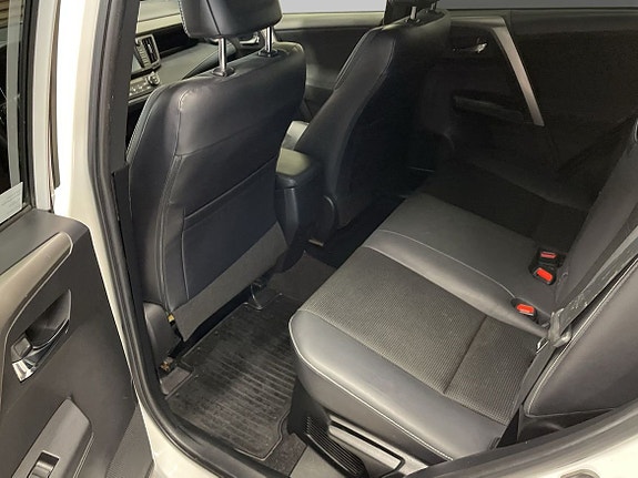 Toyota RAV4 11 of 11
