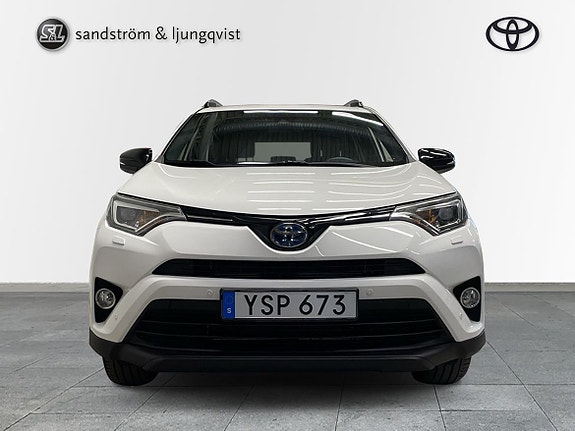 Toyota RAV4 3 of 11