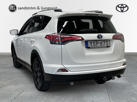 Toyota RAV4 5 of 11