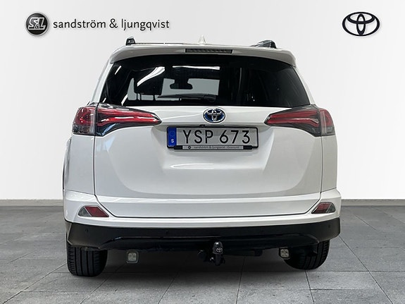 Toyota RAV4 6 of 11