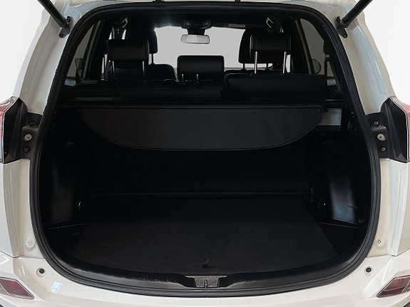 Toyota RAV4 7 of 11