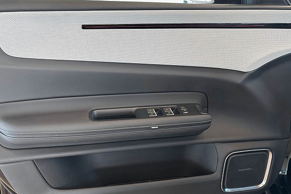 Polestar 4 25 of 30