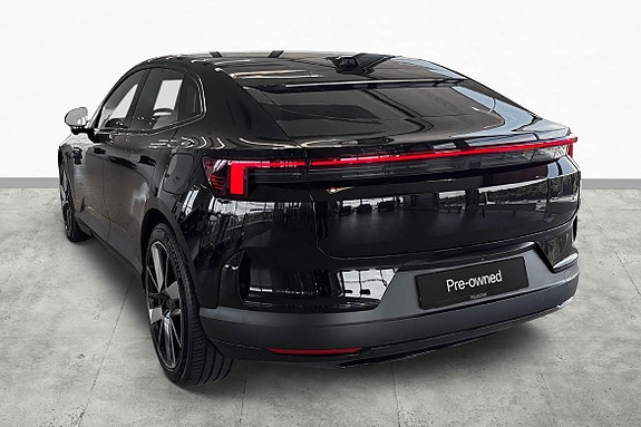 Polestar 4 8 of 30