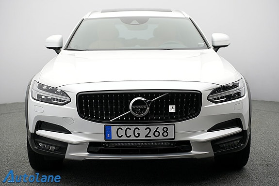 Volvo V90 Cross Country 10 of 30