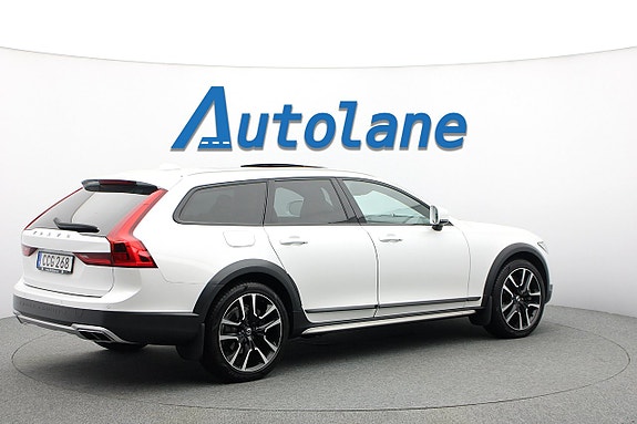 Volvo V90 Cross Country 8 of 30