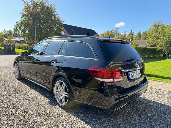 Mercedes-Benz E220 2 of 10
