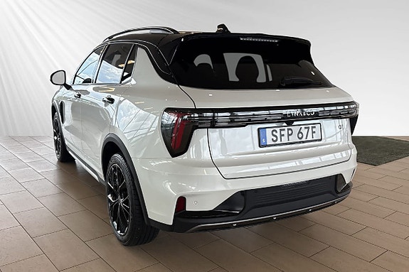 Lynk & Co 01 3 of 30