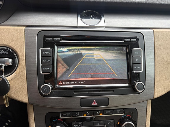 Volkswagen Passat 10 of 12