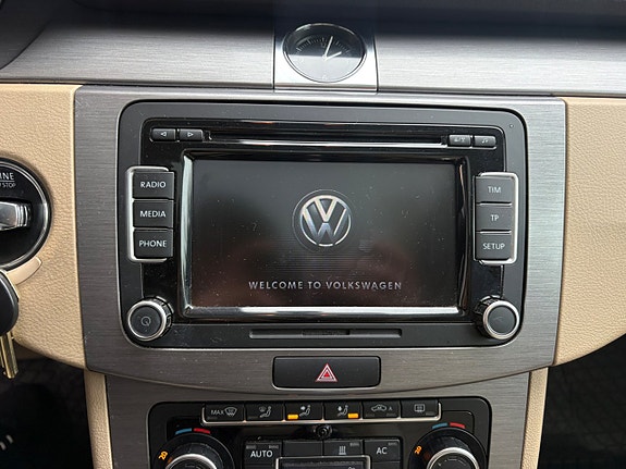 Volkswagen Passat 8 of 12