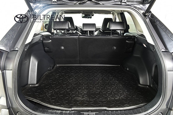 Toyota RAV4 9 of 24