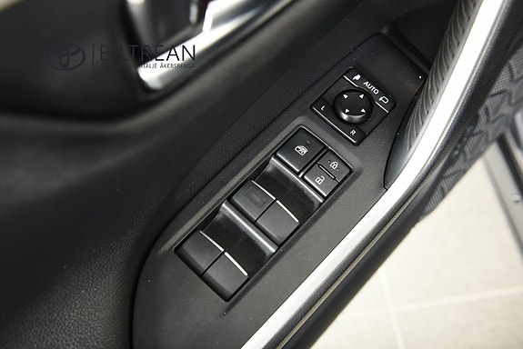 Toyota RAV4 10 of 24
