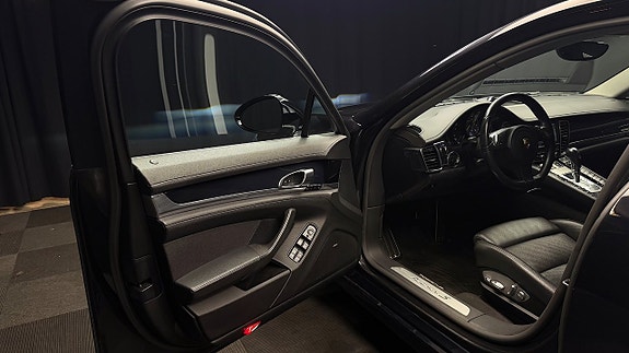 Porsche Panamera S 8 of 30