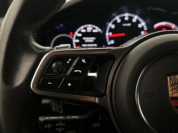 Porsche Cayenne S 18 of 30