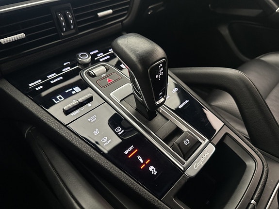 Porsche Cayenne S 24 of 30