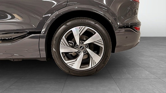 Audi Q6 e-tron 6 of 18