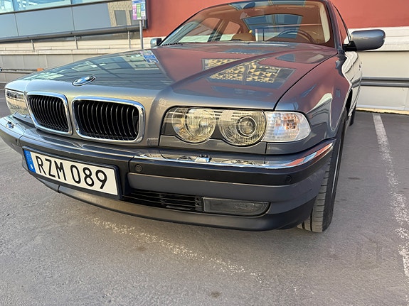 BMW 740i 4 of 15