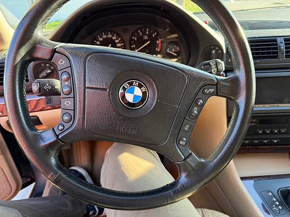 BMW 740i 8 of 15