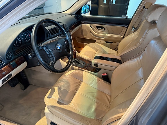 BMW 740i 10 of 15