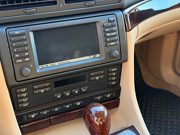 BMW 740i 6 of 15