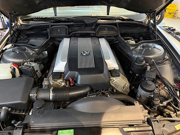 BMW 740i 11 of 15