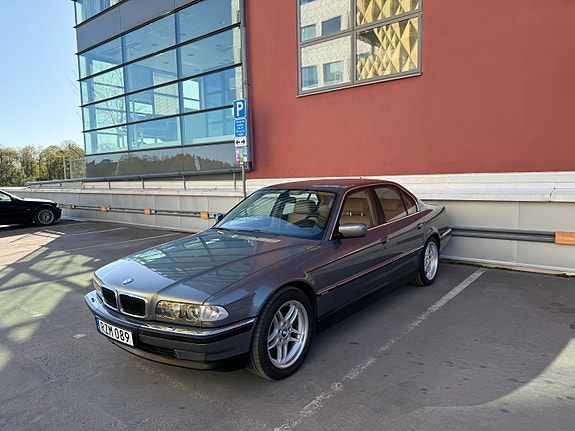 BMW 740i 2 of 15