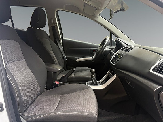 Suzuki S-Cross 6 of 15